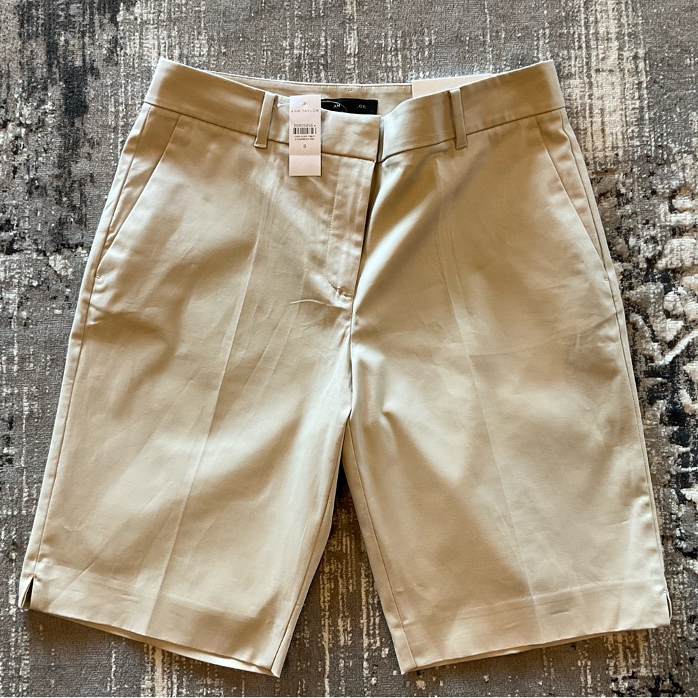 NWT Ann Taylor “The Boardwalk Short” in Khaki, Sz 8